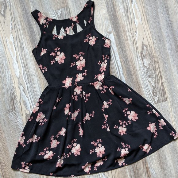 Empyre Dresses & Skirts - Black / Pink Floral / Fit & Flare / Dress / Zipper in Back / Size: S / Empyre